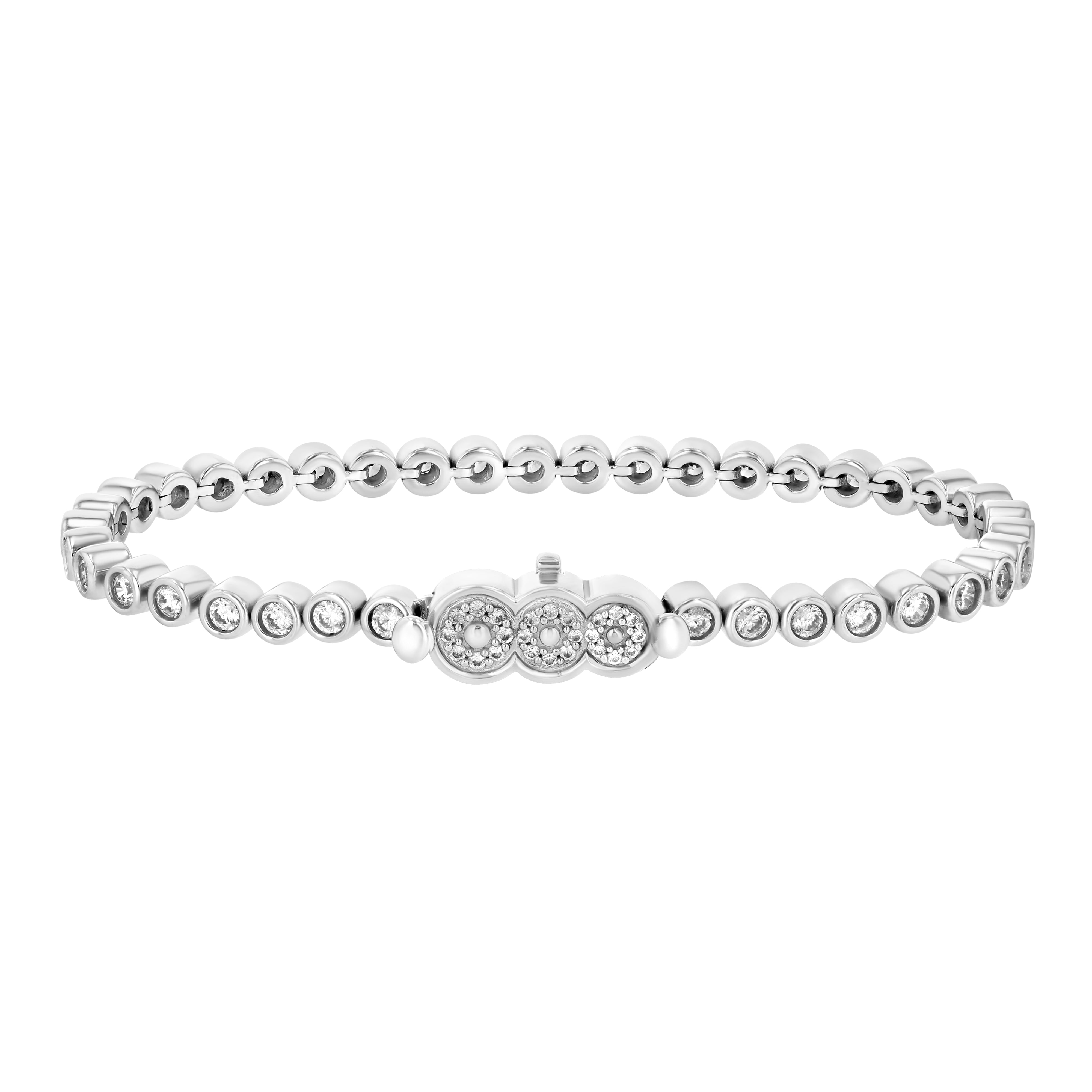 Front view of the Petite Frites Bezel Set tennis bracelet with white gold lan grown diamond clasp