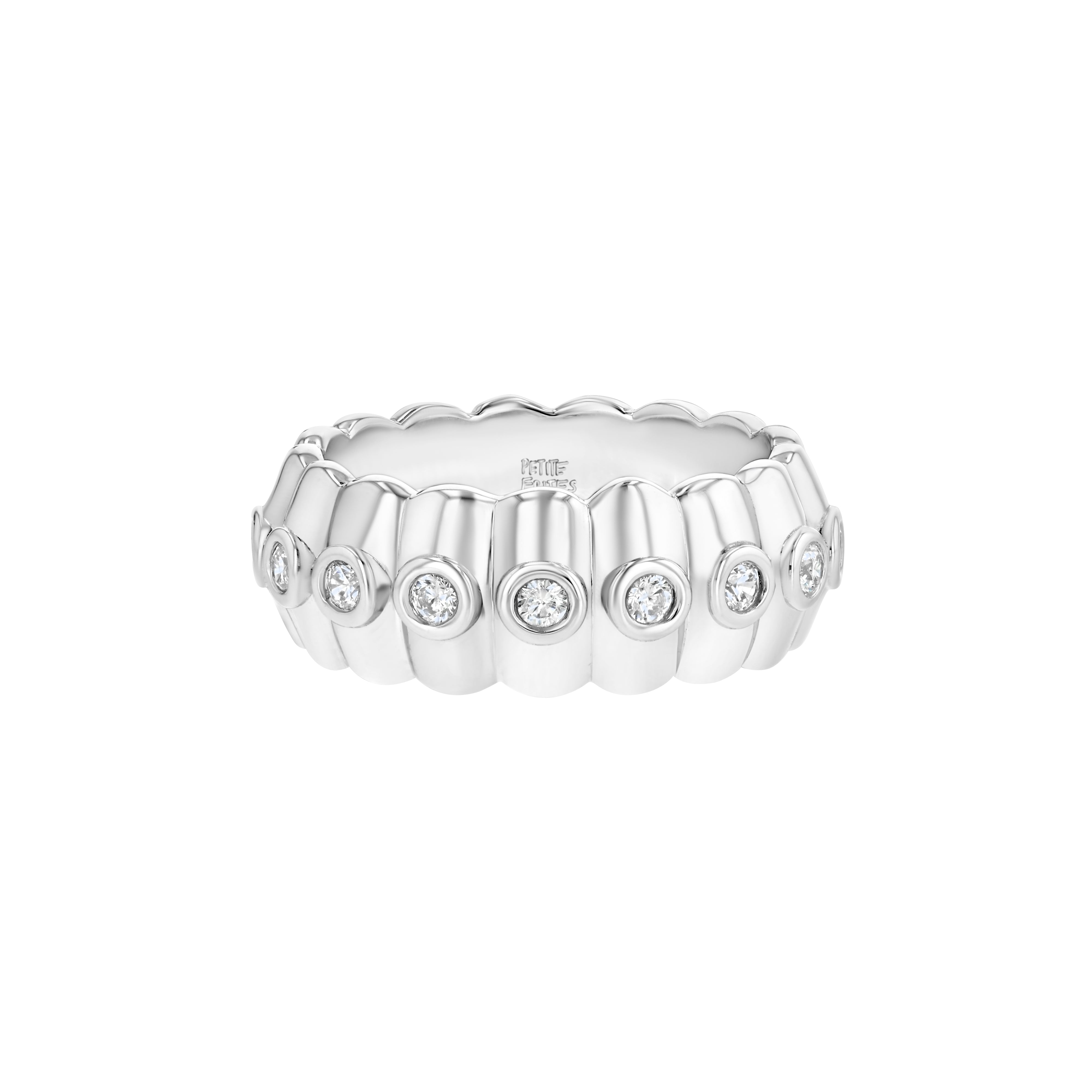 Petite Frites cigar band ring in 18K white Gold with Lab Grown Diamonds. A side view